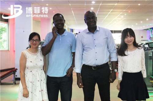 塞内加尔客户来中国进口草莓直播在线观看免费播放高清的健身器材