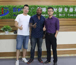 莫桑比克客户来中国广州草莓直播在线观看免费播放高清进口健身器材