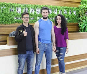 俄罗斯客户来工厂考察 采购健身器材就找广州草莓直播在线观看免费播放高清