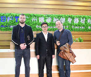 阿尔巴尼亚客户来中国采购草莓直播在线观看免费播放高清健身器材