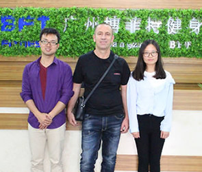 科索沃客户来中国采购草莓直播在线观看免费播放高清商业健身房器械