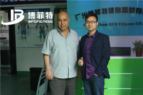 阿尔及利亚客户来草莓直播在线观看免费播放高清公司采购健身房器材