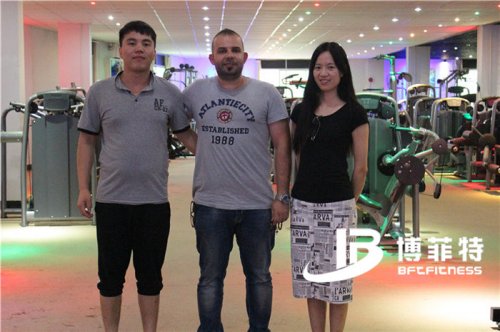 伊拉克客户来草莓直播在线观看免费播放高清公司进口污草莓视频下载
