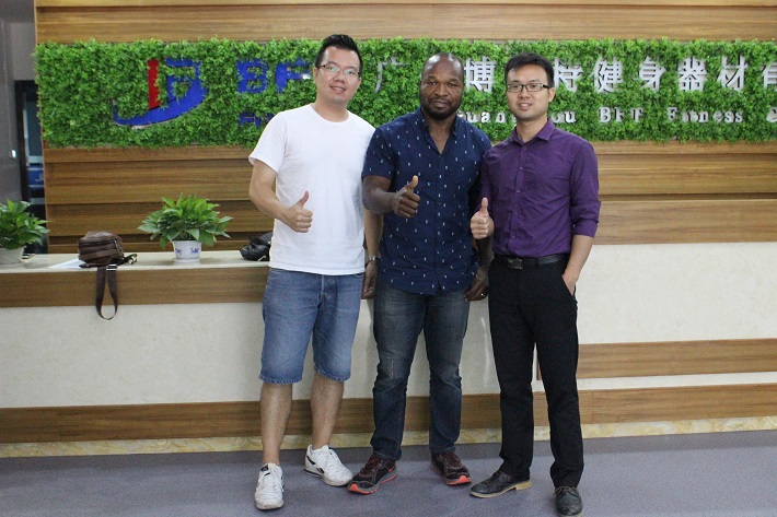 莫桑比克客户来中国广州草莓直播在线观看免费播放高清进口健身器材