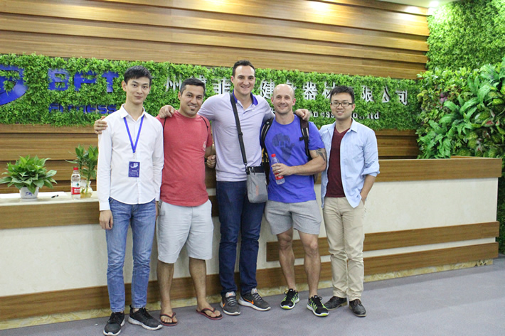南非客户来中国采购草莓直播在线观看免费播放高清品牌污草莓视频下载