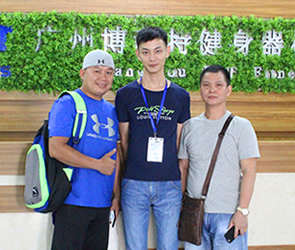 越南客户来中国采购草莓直播在线观看免费播放高清品牌商用健身房器械
