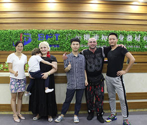 澳大利亚客户来中国找智能跑步机生产草莓视频色版APP