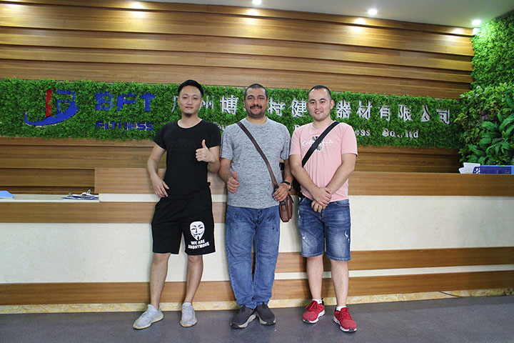 沙特客户采购草莓直播在线观看免费播放高清健身器材