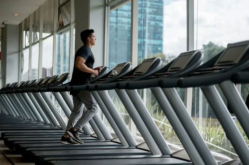 如何选择一个好的健身器材草莓视频色版APP